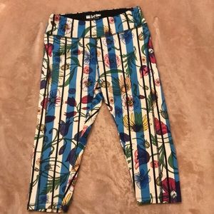 Capri workout pants-medium